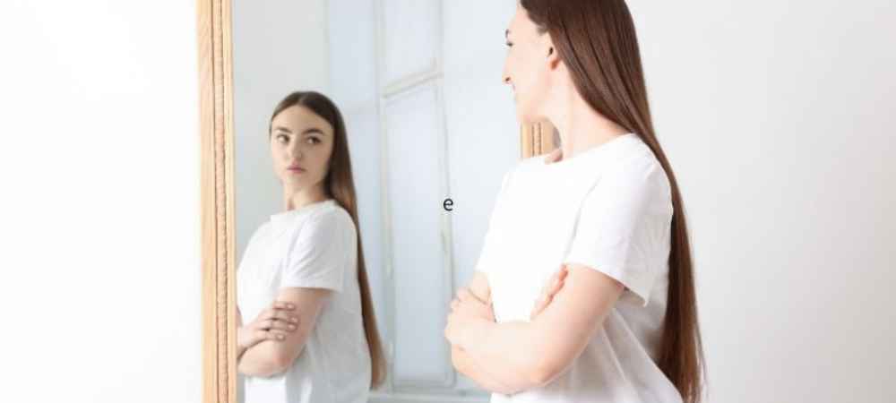 人からどう見られるかを気にする女性